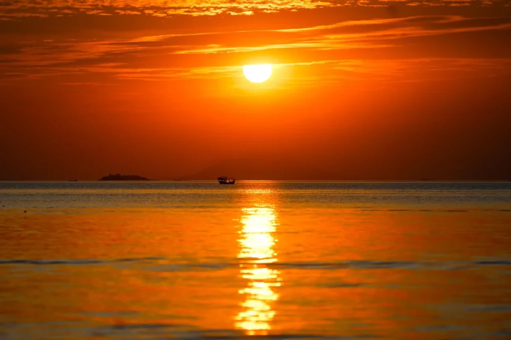 Magnifique coucher de soleil sur la mer du Cambodge