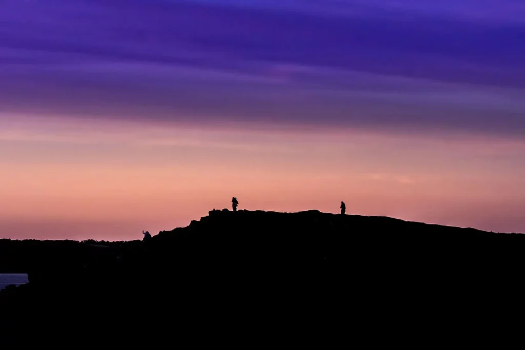 Paysage d'un coucher de soleil au sommet d'une montagne en France